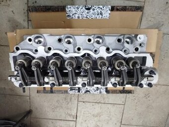 Nová kompletní hlava 4D56 Pajero 2,5