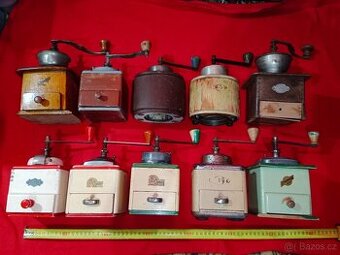 Mlýnky na kávu 18 ks + 2 ks dóz + korbel atd.