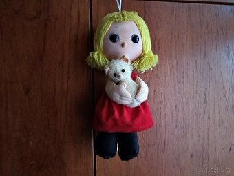 Retro hrající panenka