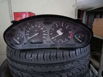 BMW E36 benzin budíky tachometr