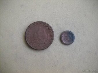 Porcelánová plaketa , mince