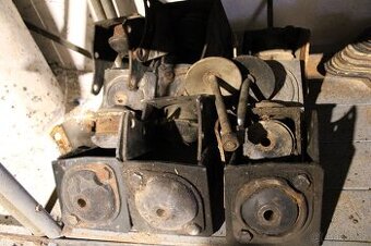 Zetor uř1 držáky kabiny přední zadní - 1