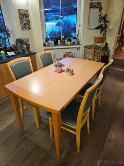 Jídelní stůl + 4x židle + 1x barová židle