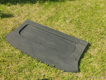 Plato kufru Nissan Almera