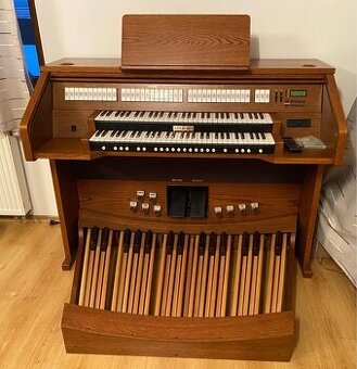 Dřevěné varhany AHLBORN (elektrické)