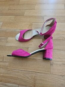 Sandálky na podpatku růžové vel.41