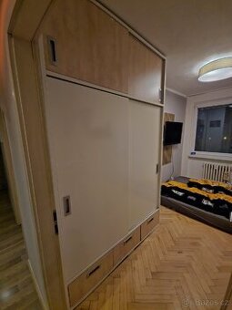 Šatní skříň za ODVOZ 