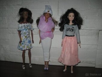 B sada 3ks oblečků na Barbie: šaty