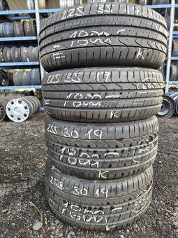255/30 R19 a 225/35 R19
