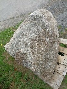 Prodám solitérní kámen žulu (granit)