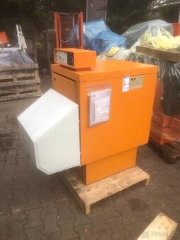 Prodám  teplovodní litinový kotel na olej  37 -45  Kw