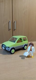 Playmobil auto s veterinářkou
- 1