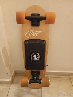 elektrický longboard ( cruiser)