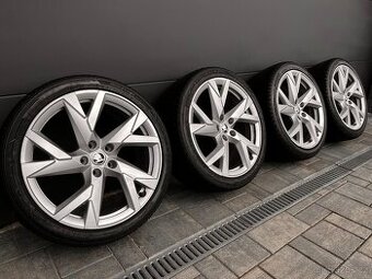 Zimní originál Superb 235/40 r19 Hankook - 1