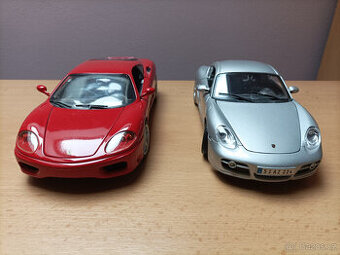 Kovové modely PORSCHE CAYMAN S + FERRARI - 1