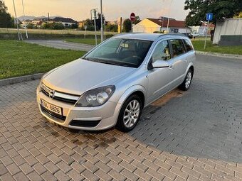 Opel Astra Twinport 1,6i 77kW, automat, nová STK