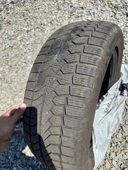 Zimní pneu 215/55 R17