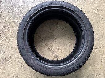 Zimní pneu Dunlop 235/45/18