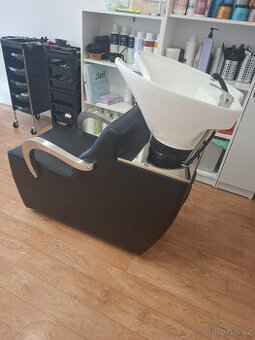 Kadeřnický mycí box
