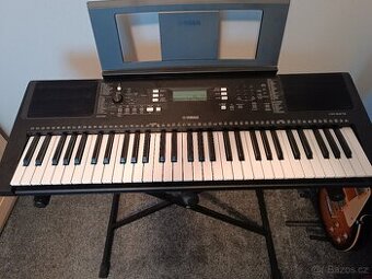 Yamaha PSR-E373 + stojan