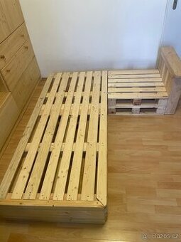 Stylový ručně vyrobený gauč z palet + polštáře + matrace