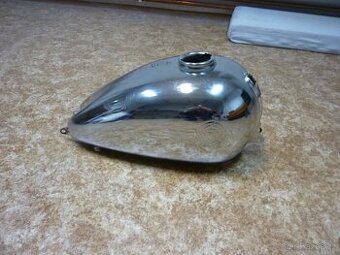 ČZ 125/150 C nádrž