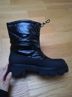 Černé nepromokavé sněhule