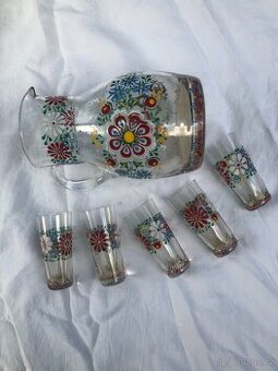 Staré malované skleničky se džbánkem