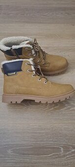 Dámské zimní boty.