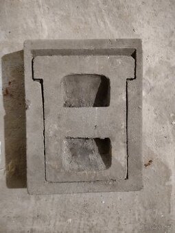 Komínová dvířka betonová