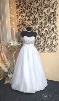 SVATEBNÍ ŠATY NA POLONÉZU vel.40