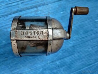 Retro ořezávátko Boston USA