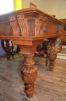 Prodám historický stůl a židle