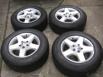 Alu disky s letním pneu originál VW R 17