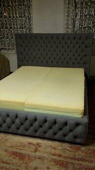 Moderní postel chestrfield