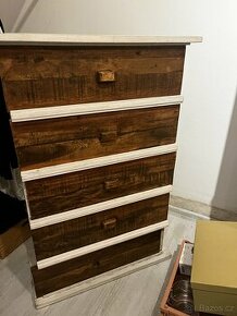 Masivní komoda - úzká