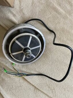 Motor z elektrokoloběžky 500W