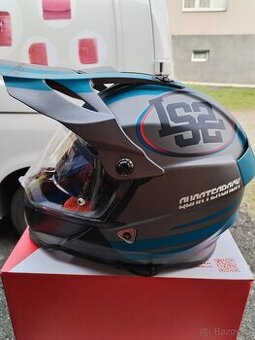 Prodám helmu, přilbu na motorku LS2 vel M