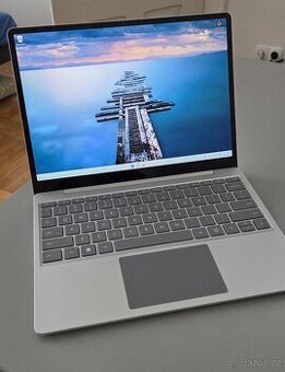 Microsoft Surface Laptop Go 2 12.4" 16GB / 256GB QWERTY