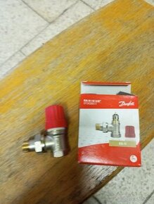 Termostatický ventil Danfoss rohový 3/8