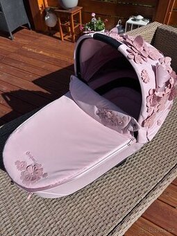 Priam Lux Carry Cot