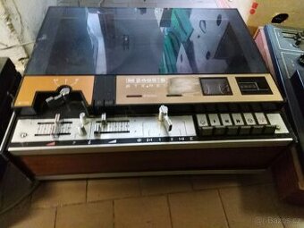 Gramofony a magnetofony a zesilovače a rádia retro