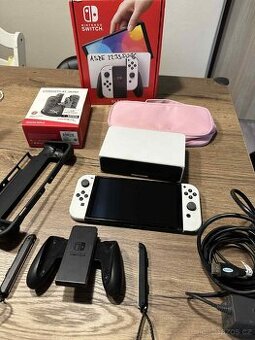 Nintendo switch OLED + skvělé příslušenství