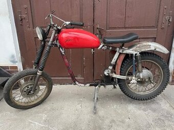 Jawa Panelka - stavba