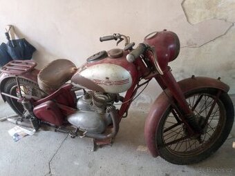 Jawa pérák 250 komunista