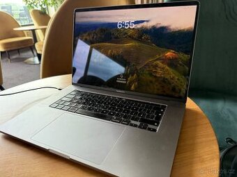 MacBook Pro 2019 32GB RAM 1TB SSD + Blackmagic EGPU RX580