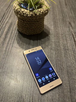 Velmi pěkný mobilní telefon Sony Xperia X