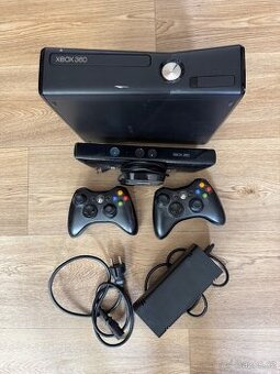 Xbox 360 + 2 ovladače + kinect