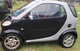 Prodám Smart fortwo 450 na náhradní díly jako celek
