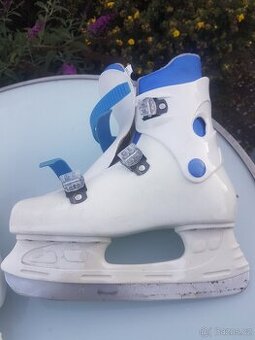 Dámské brusle v pěkném stavu